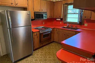 1466 Peaceful Valley Dr, Hickory, NC 28602 - Photo 12