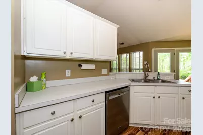 9005 Shenington Place, Charlotte, NC 28216 - Photo 16