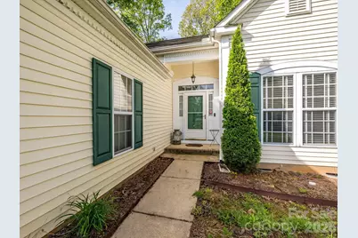 9005 Shenington Place, Charlotte, NC 28216 - Photo 2