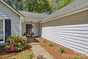 1539 Bear Mountain Rd, Charlotte, NC 28214 - Photo 2