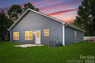 2807 17 St Ct NE, Hickory, NC 28601 - Photo 20