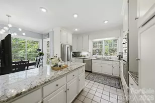 401 Stonecroft Dr, Lenoir, NC 28645 - Photo 4