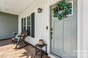 105 E Dundee Ct, Statesville, NC 28625 - Photo 2