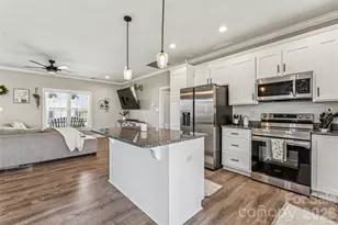 105 E Dundee Ct, Statesville, NC 28625 - Photo 4