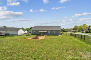 105 E Dundee Ct, Statesville, NC 28625 - Photo 32