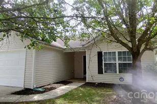 1404 Jordans Pond Ln, Charlotte, NC 28214 - Photo 2