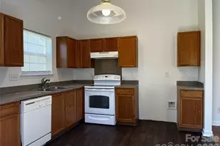 1404 Jordans Pond Ln, Charlotte, NC 28214 - Photo 8