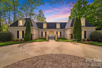 935 19th Avenue NW, Hickory, NC 28601 - Photo 1