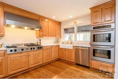 935 19th Avenue NW, Hickory, NC 28601 - Photo 22