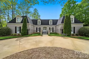 935 19th Ave NW, Hickory, NC 28601 - Photo 2