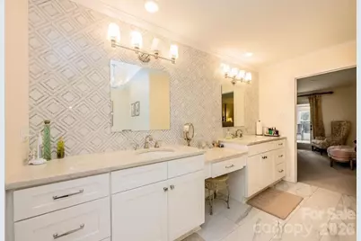 935 19th Avenue NW, Hickory, NC 28601 - Photo 34