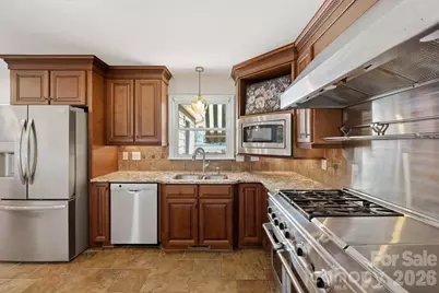 3811 Pinecrest Drive NE, Hickory, NC 28601 - Photo 8