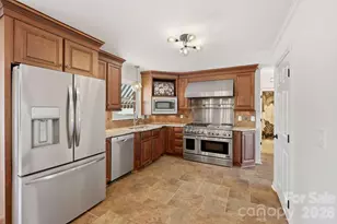 3811 Pinecrest Dr NE, Hickory, NC 28601 - Photo 6