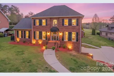 3811 Pinecrest Drive NE, Hickory, NC 28601 - Photo 1