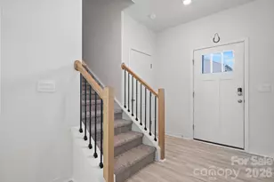 534 13th Ave Dr NE, Hickory, NC 28601 - Photo 2