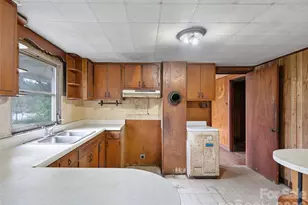 2432 Grapevine Rd, Marshall, NC 28753 - Photo 6