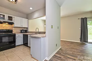 3206 Selwyn Farms Ln, Charlotte, NC 28209 - Photo 4