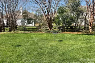 608 Eden Wood Ct, Matthews, NC 28105 - Photo 2