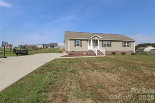 154 Back Acres Ln, Kannapolis, NC 28081 - Photo 2