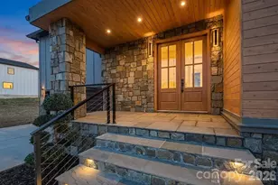 742 New Hope Rd, Flat Rock, NC 28731 - Photo 4