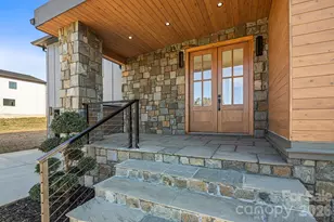 742 New Hope Rd, Flat Rock, NC 28731 - Photo 8