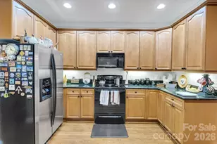 112 Wren Ct, Lake Lure, NC 28746 - Photo 4