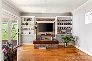 1511 White Oak Rd, Bakersville, NC 28705 - Photo 4