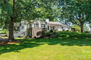 842 N Center St, Hickory, NC 28601 - Photo 2