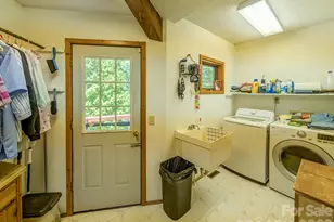 572 Pleasant Valley Rd, Burnsville, NC 28714 - Photo 32