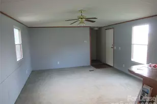 2400 Skyview Ln, Lincolnton, NC 28092 - Photo 2