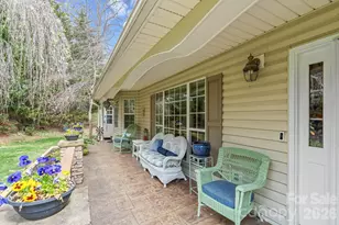 432 Hunters Glen Ln, Hendersonville, NC 28739 - Photo 2