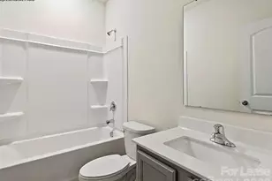 3352 Blf Hl Ln, Charlotte, NC 28215 - Photo 4