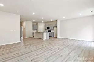 3352 Blf Hl Ln, Charlotte, NC 28215 - Photo 10