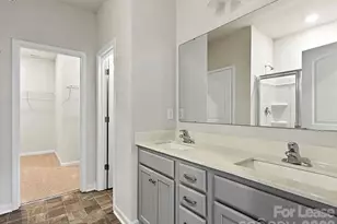 3352 Blf Hl Ln, Charlotte, NC 28215 - Photo 2