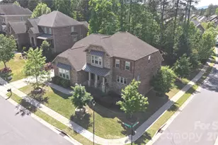 16402 Doves Canyon Ln, Charlotte, NC 28278 - Photo 2
