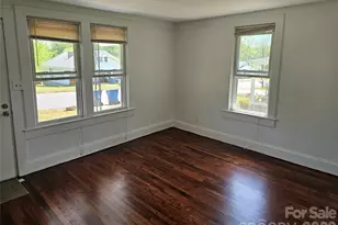 406 26th St SW, Hickory, NC 28602 - Photo 2