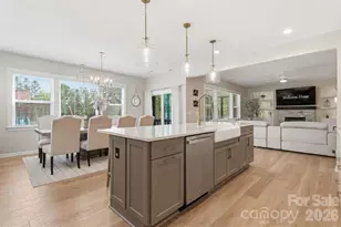 8105 Rolling Wheels Rd, Charlotte, NC 28215 - Photo 10