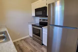 3716 Capps Hill Dr, Charlotte, NC 28216 - Photo 4