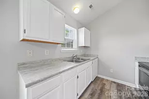 3716 Capps Hill Dr, Charlotte, NC 28216 - Photo 8