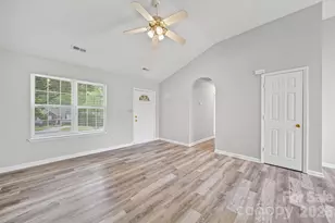 3716 Capps Hill Dr, Charlotte, NC 28216 - Photo 4