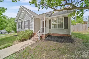 3716 Capps Hill Dr, Charlotte, NC 28216 - Photo 2