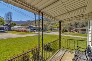 68 Skyview Dr, Waynesville, NC 28786 - Photo 4