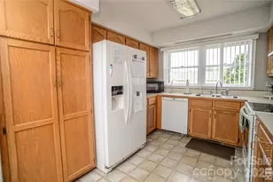 5146 Olde School Dr, Hickory, NC 28602 - Photo 6