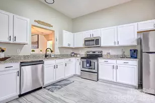 1938 Sunset Village Dr, Charlotte, NC 28216 - Photo 10