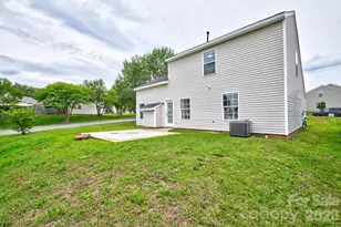 1938 Sunset Village Dr, Charlotte, NC 28216 - Photo 2