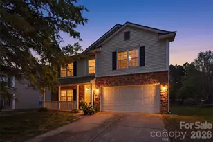 3902 Larkhaven Village Dr, Charlotte, NC 28215 - Photo 2