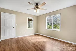 1742 NE 12th St, Hickory, NC 28601 - Photo 8