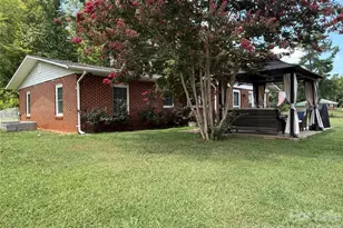 108 Scott St, Morganton, NC 28655 - Photo 2