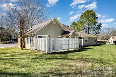 2745 Von Thuringer Court, Charlotte, NC 28210 - Photo 16