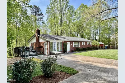 2730 Fourth Street Place NW, Hickory, NC 28601 - Photo 2